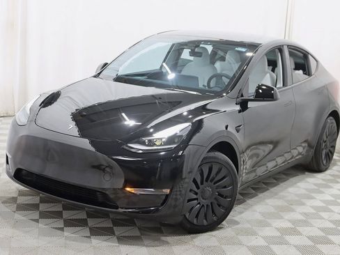 Used 2022 Tesla Model Y Long Range image 5