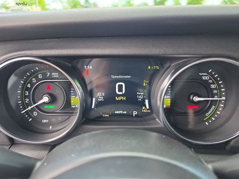 Used 2023 Jeep Wrangler Unlimited Sahara AWD/4WD image 16