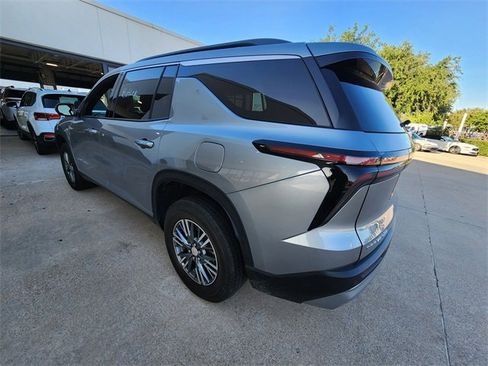 Used 2024 Chevrolet Traverse LT FWD image 6