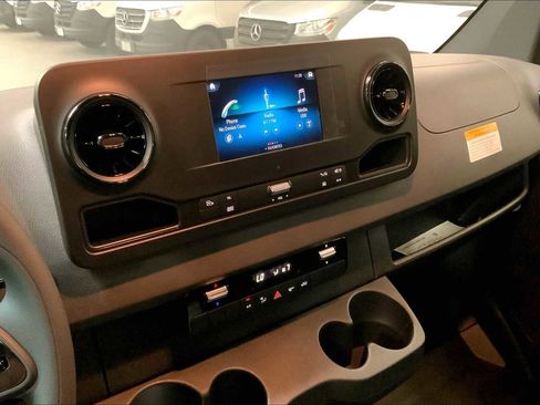 Used 2024 Mercedes-Benz Sprinter 2500 image 22