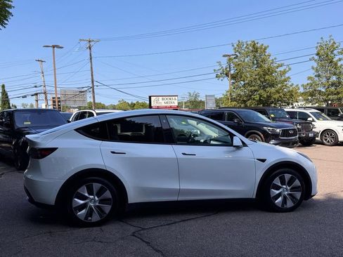 Used 2021 Tesla Model Y Long Range AWD/4WD image 7