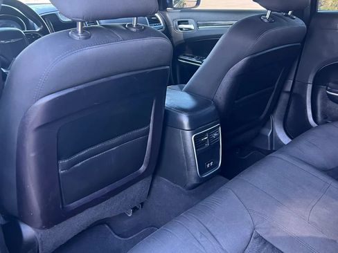 Used 2019 Chrysler 300 Touring image 11