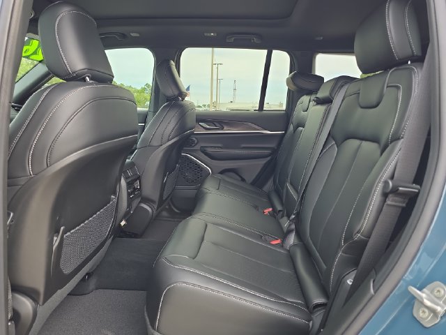 New 2026 Jeep Grand Cherokee Limited w/ Luxury Tech Group II RWD image 13