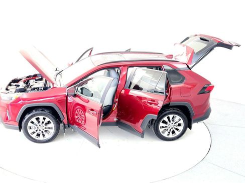 Certified 2025 Toyota RAV4 XLE Premium image 22