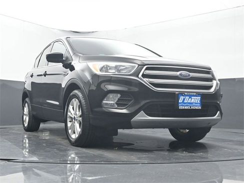 Used 2017 Ford Escape SE image 13