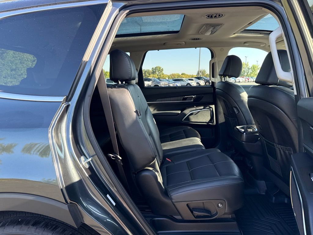 Used 2024 Kia Telluride SX AWD/4WD image 11