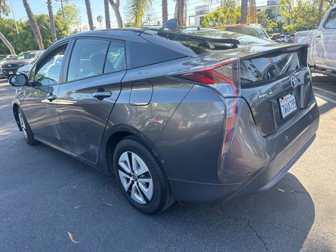 Used 2017 Toyota Prius Four w/ Premium Convenience Package image 4