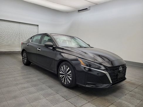 Used 2024 Nissan Altima 2.5 SV image 13