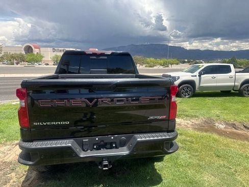 Used 2023 Chevrolet Silverado 1500 ZR2 w/ Technology Package AWD/4WD image 5