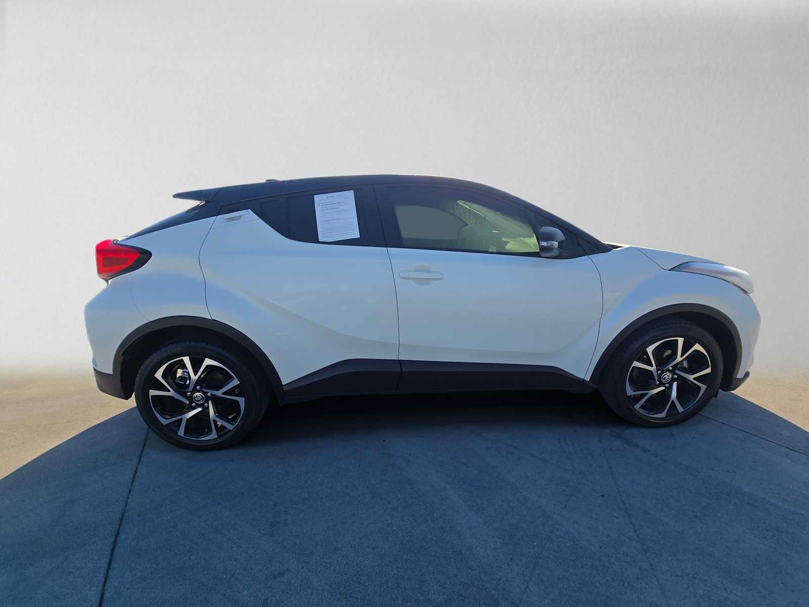 Used 2020 Toyota C-HR XLE FWD image 2