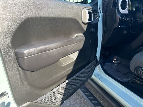 Used 2024 Jeep Wrangler Unlimited AWD/4WD image 16