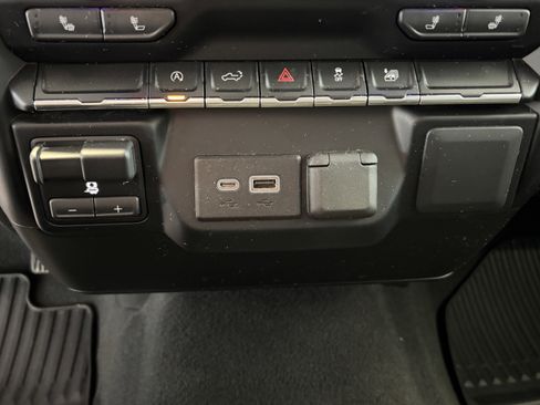 Used 2021 Chevrolet Silverado 1500 LT image 17