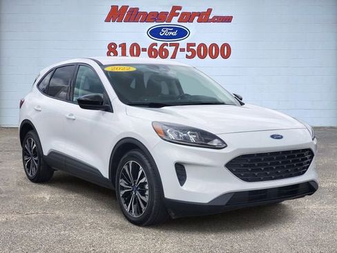 Used 2022 Ford Escape SE w/ SE Sport Appearance Package FWD image 2