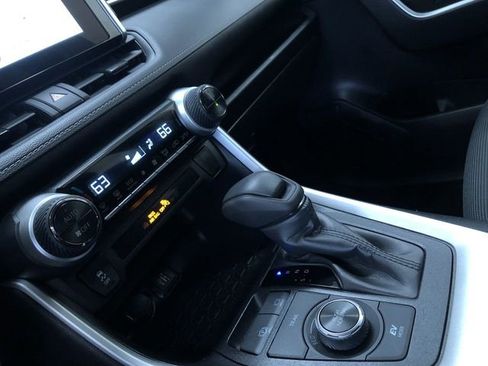 Certified 2025 Toyota RAV4 LE AWD/4WD image 29