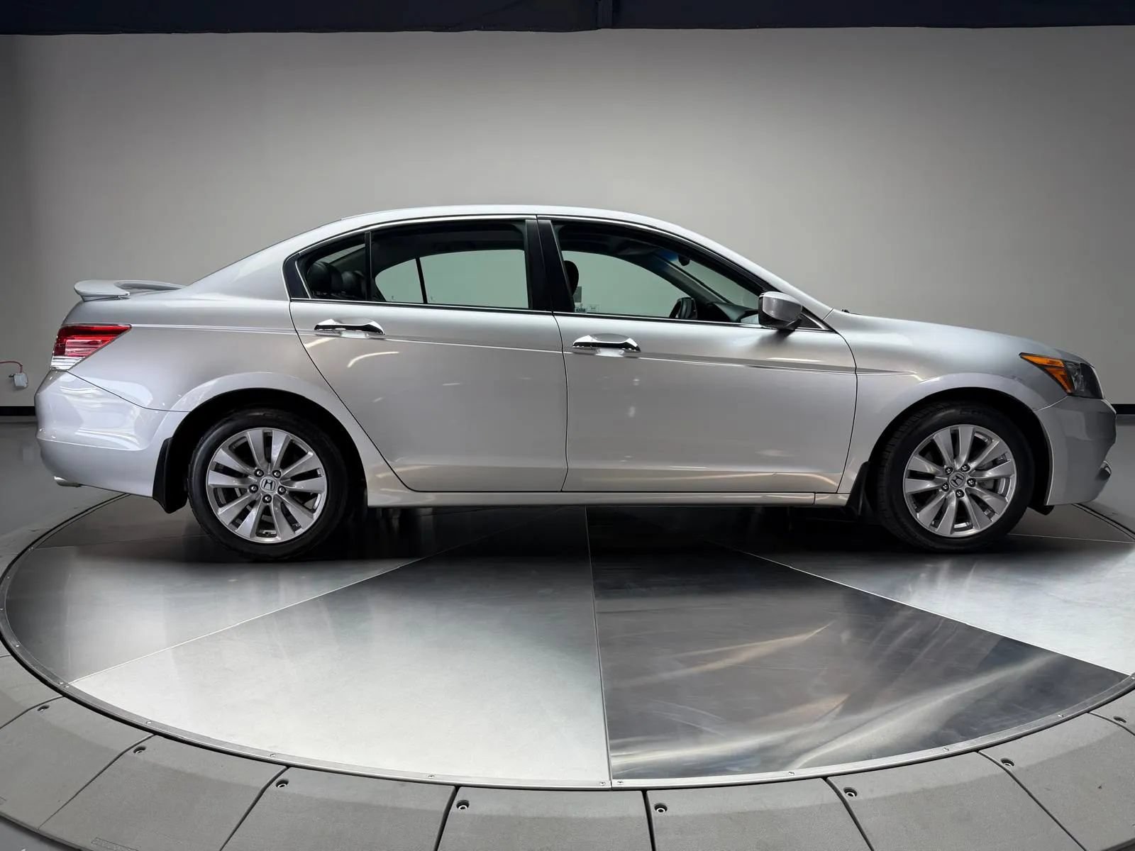 Used 2012 Honda Accord EX-L image 6