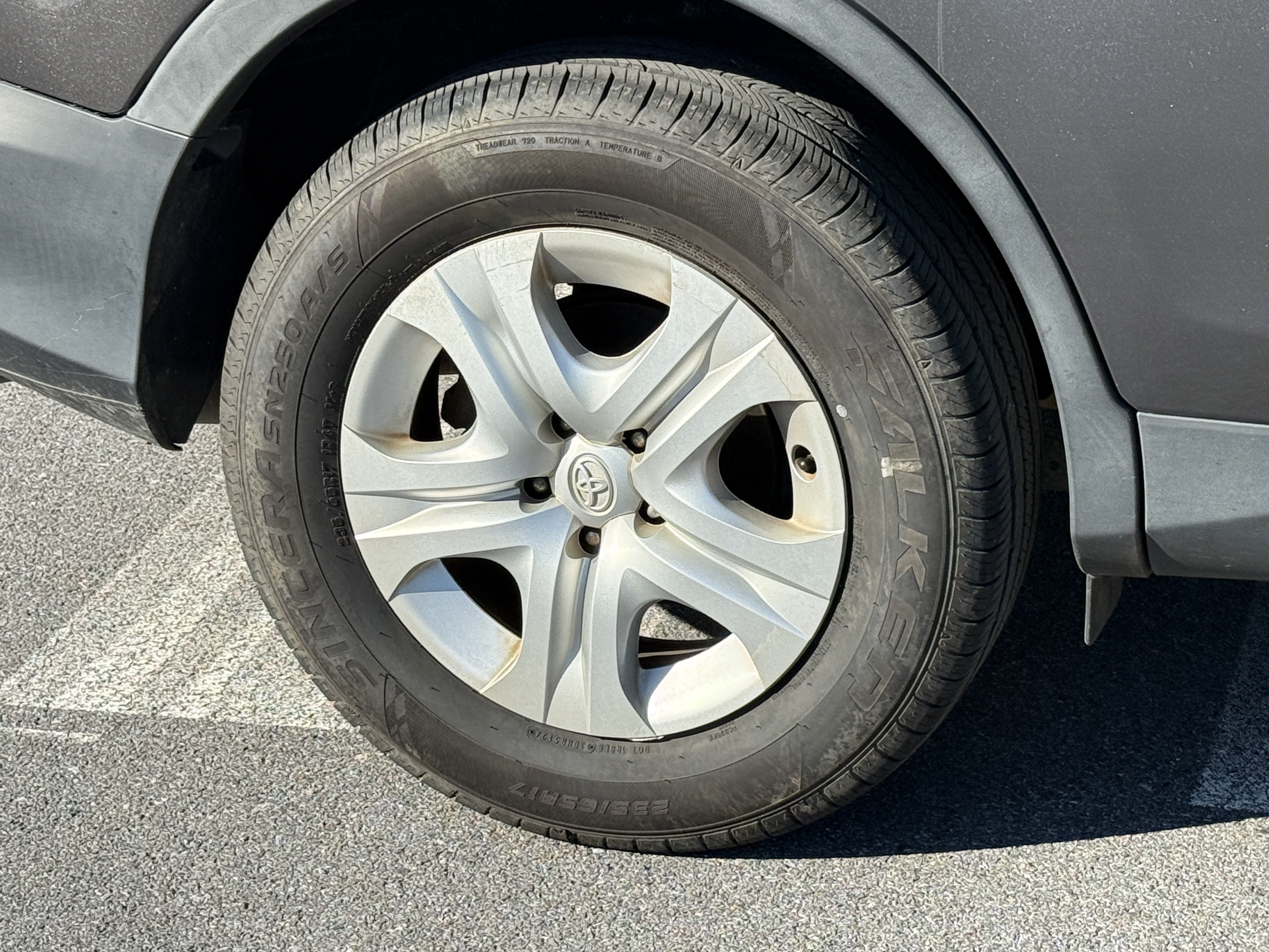 Used 2015 Toyota RAV4 LE AWD/4WD image 11