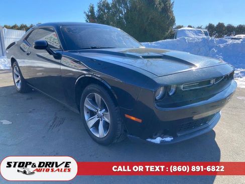 Used 2015 Dodge Challenger SXT image 7