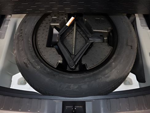 Used 2020 Toyota RAV4 XLE Premium FWD image 12