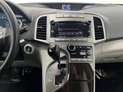 Used 2010 Toyota Venza w/ Convenience Pkg image 17