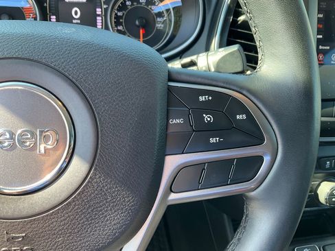 Used 2019 Jeep Cherokee Latitude Plus w/ Comfort/Convenience Group AWD/4WD image 7