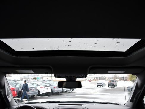 Used 2020 GMC Sierra 1500 SLT w/ SLT Premium Plus Package image 31