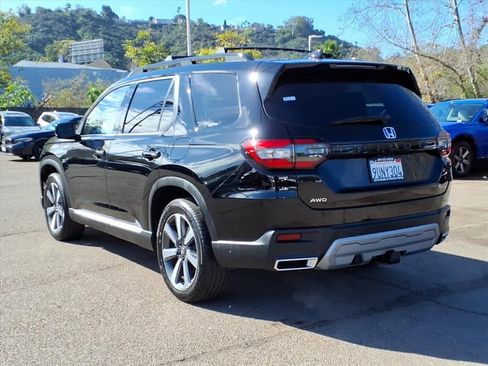 Certified 2025 Honda Pilot Touring image 7