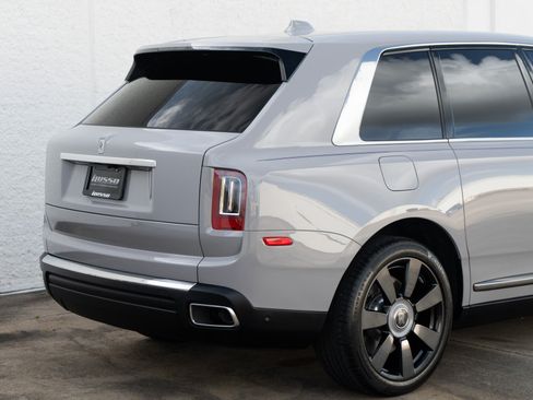 Used 2024 Rolls-Royce Cullinan AWD/4WD image 14