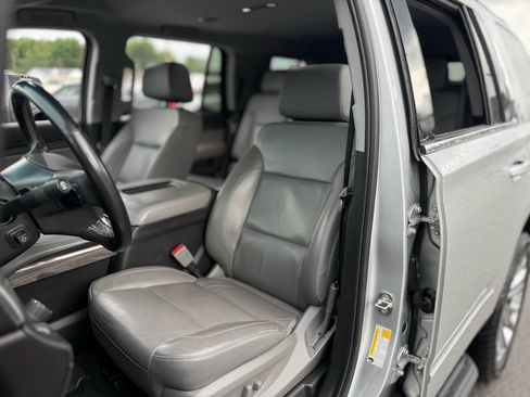 Used 2020 Chevrolet Tahoe LT w/ Luxury Package RWD image 19