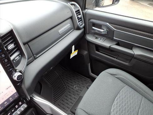 New 2026 RAM 2500 Big Horn AWD/4WD image 34
