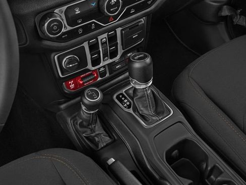 Used 2024 Jeep Wrangler Unlimited AWD/4WD image 9