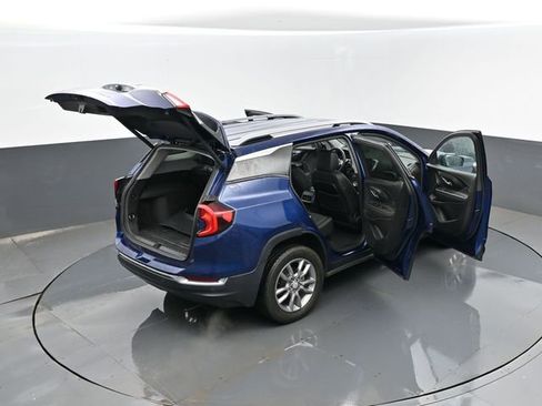 Used 2022 GMC Terrain SLT w/ Tech Package image 27