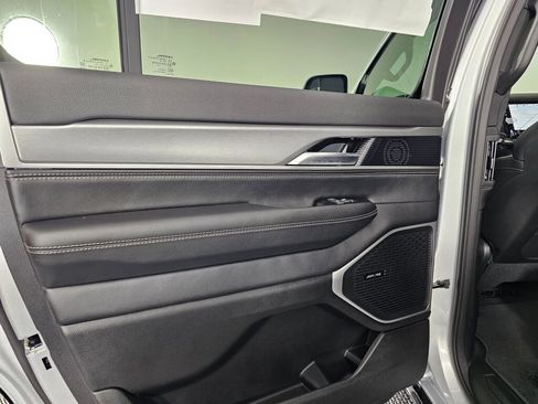 New 2026 Jeep Grand Wagoneer Limited AWD/4WD image 34