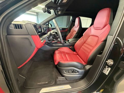 Certified 2025 Porsche Cayenne GTS AWD/4WD image 8