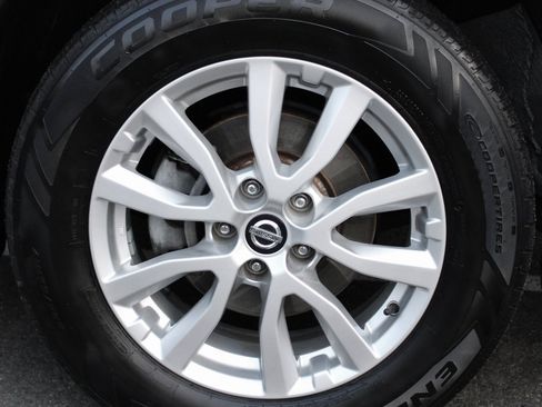 Used 2018 Nissan Rogue SV image 10