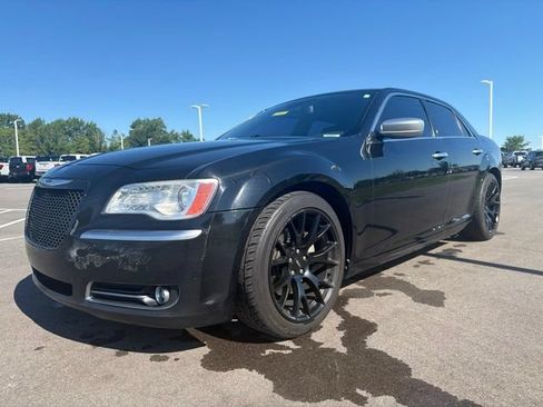 Used 2012 Chrysler 300 C Luxury Series w/ 19-Premium Speaker Group RWD image 2