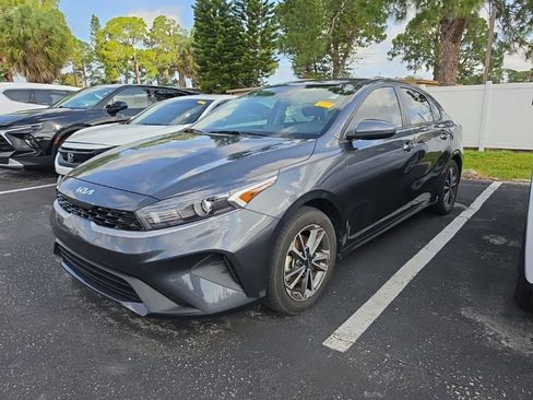 Certified 2023 Kia Forte LXS FWD image 4