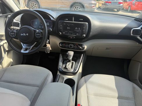 Used 2023 Kia Soul LX w/ Option Group 015 FWD image 11