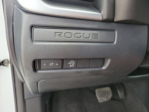 Used 2024 Nissan Rogue S AWD/4WD image 32