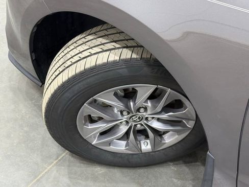 Used 2021 Toyota Sienna XLE image 44