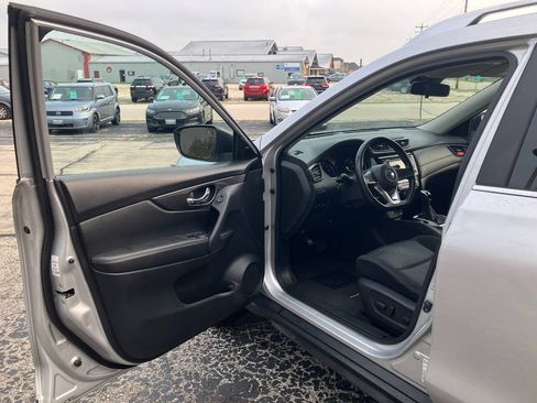 Used 2020 Nissan Rogue SV FWD image 9