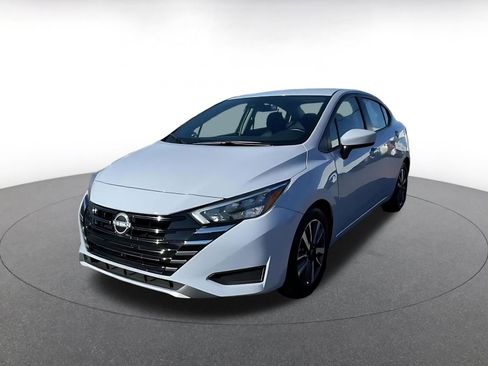Used 2025 Nissan Versa SV image 7