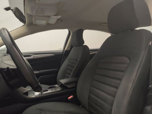 Used 2018 Ford Fusion SE w/ Fusion SE Technology Package FWD image 17