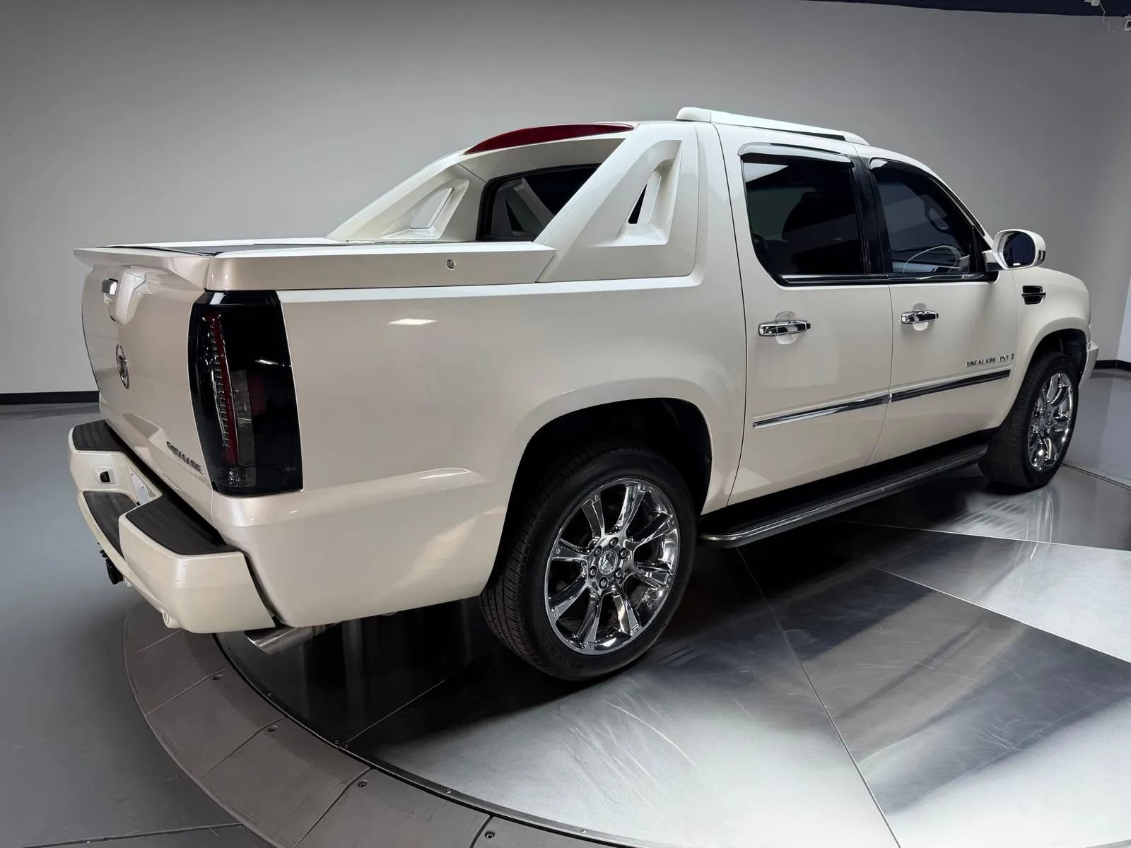 Used 2008 Cadillac Escalade EXT AWD/4WD image 2