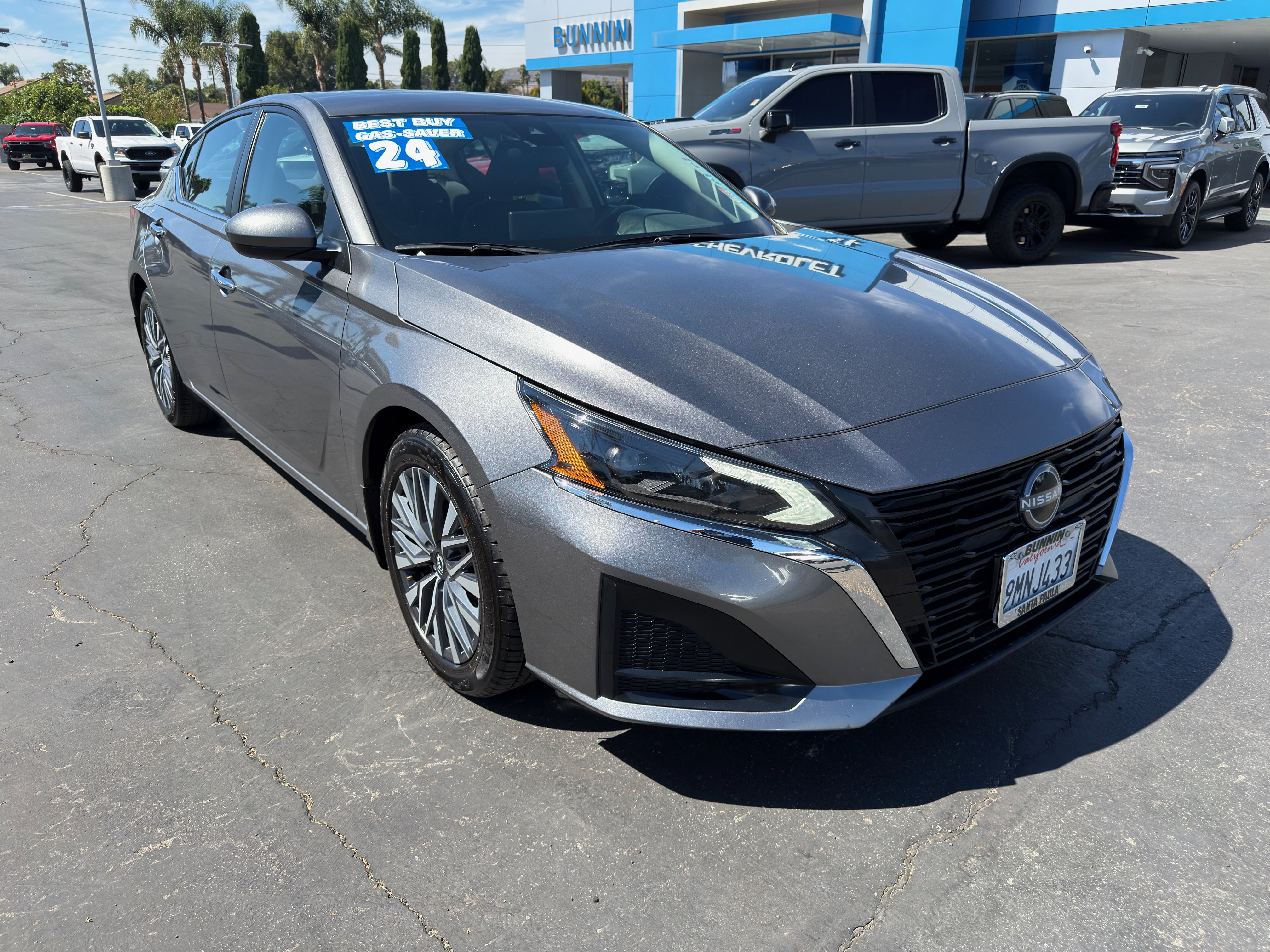 Used 2024 Nissan Altima 2.5 SV w/ SV Premium Package FWD image 2