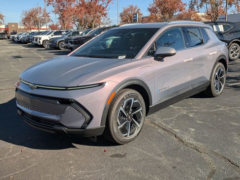 New 2026 Chevrolet Equinox EV LT image 3