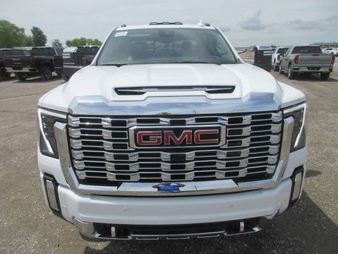 New 2026 GMC Sierra 3500 Denali w/ Denali Reserve Package AWD/4WD image 12