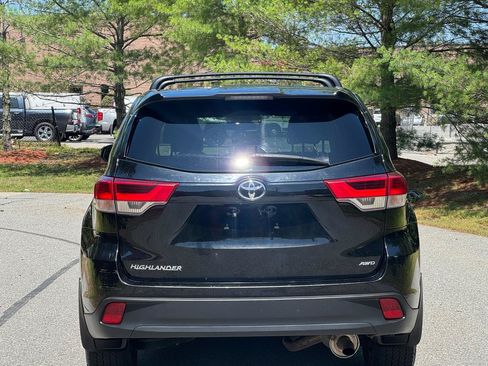 Used 2019 Toyota Highlander LE AWD/4WD image 5