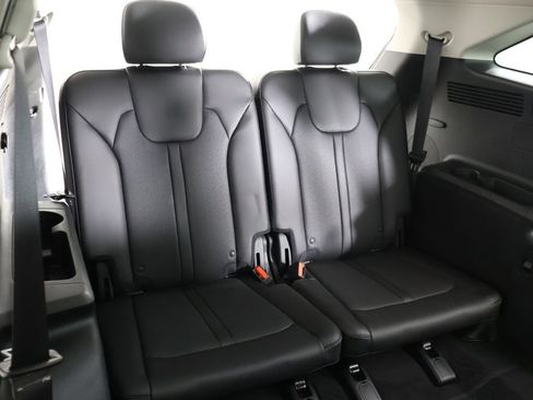Used 2023 Kia Sorento S w/ Panoramic Sunroof Package AWD/4WD image 39