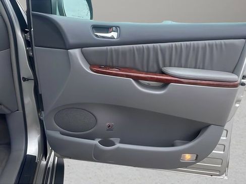 Used 2005 Toyota Sienna XLE Limited image 13