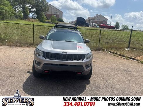 Used 2019 Jeep Compass Trailhawk AWD/4WD image 2